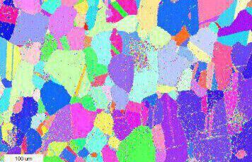 2D Visualisierung von (unterschiedlich eingefärbten) Einzelkristallen in einem Titanaluminid